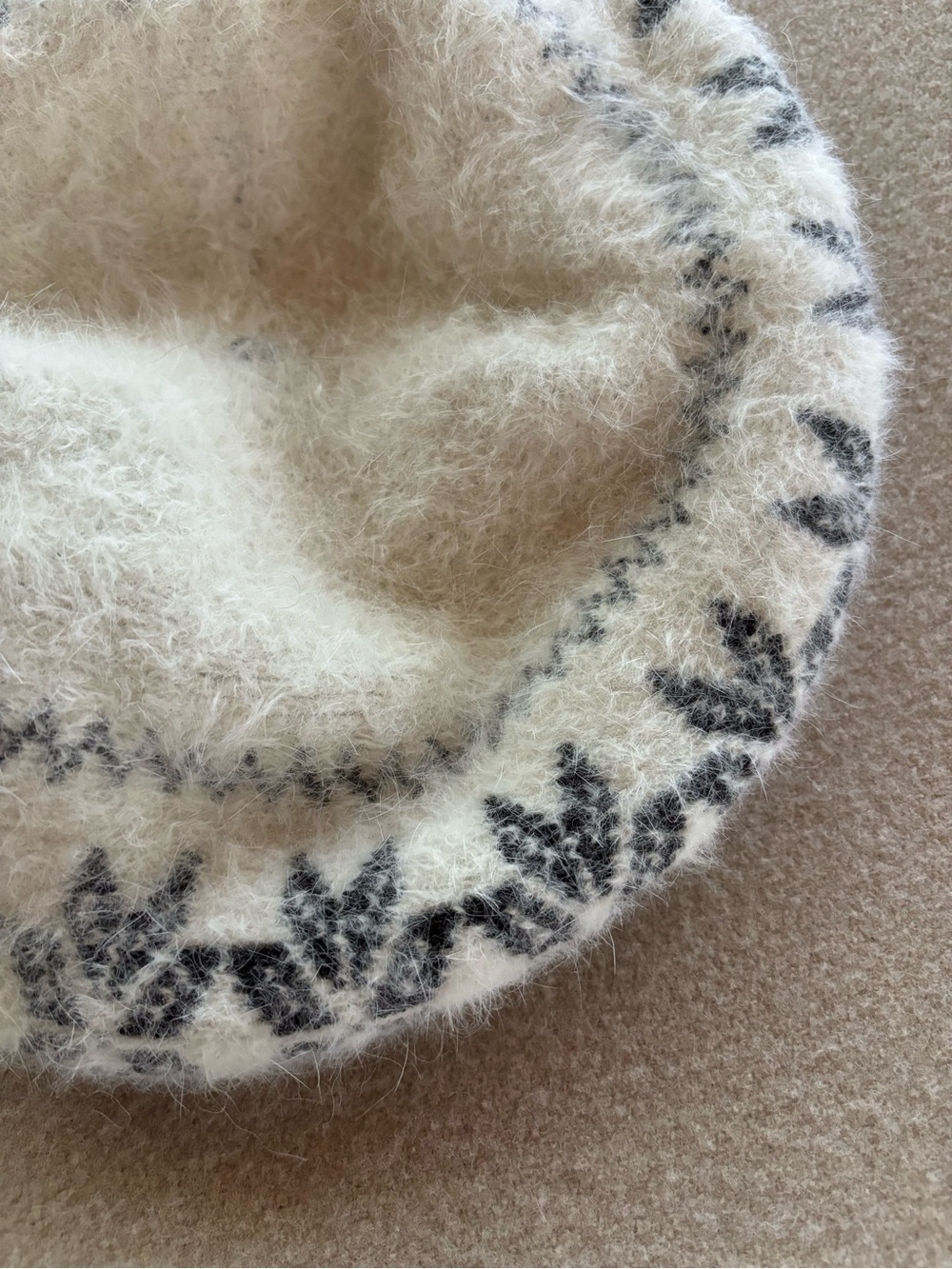 Vintage Angora Beret - Picture 2 of 7